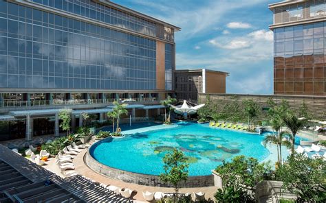 hotels near resorts world manila